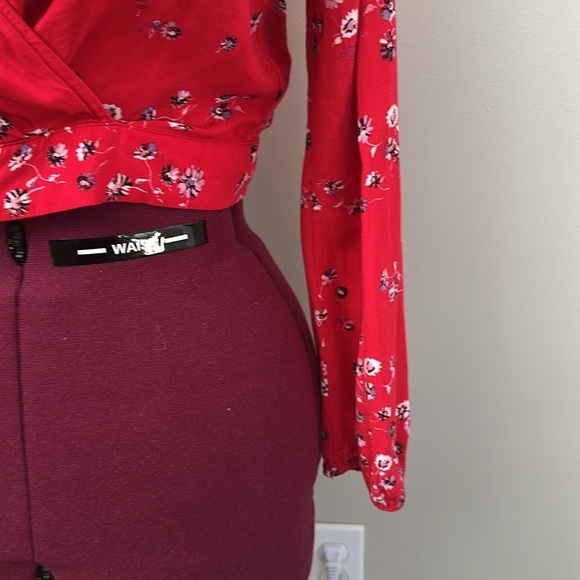 Floral wild fable cropped top - Picture 5 of 8
